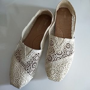 Women's Toms shoes crochet cream/white size 9
